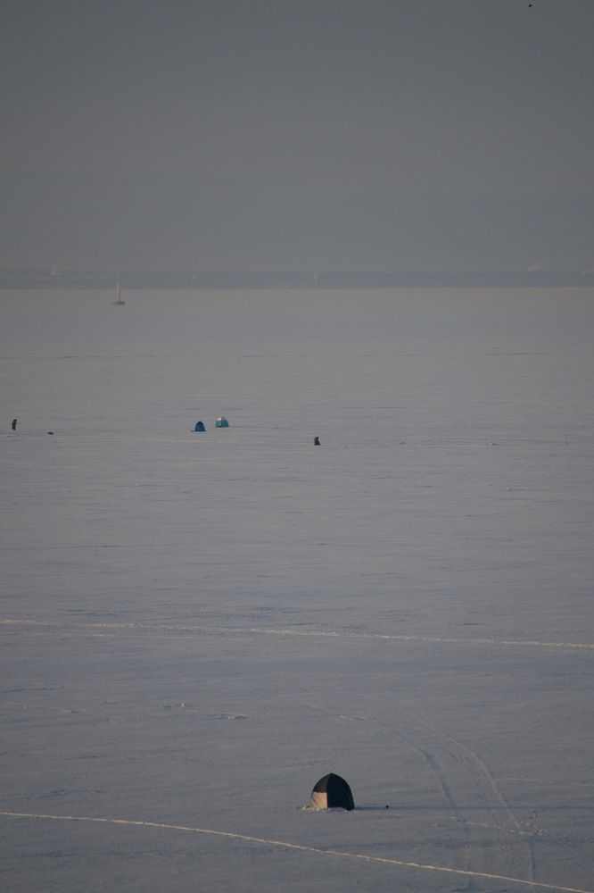 рыбаки на заливе