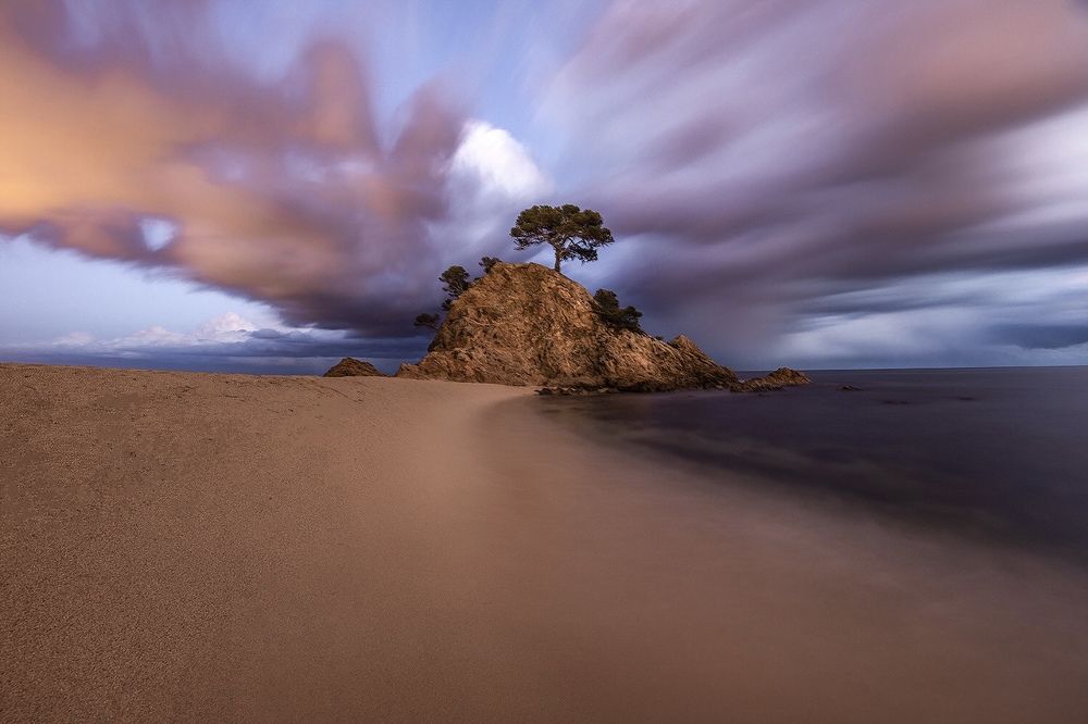 Photograph by Tofercu