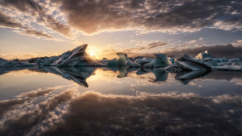 Jökulsárlón Reflection