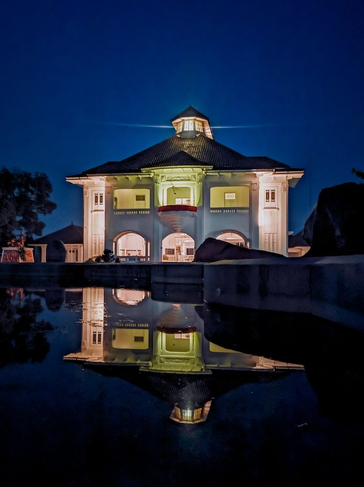 Photograph by Helmi Nashirudin