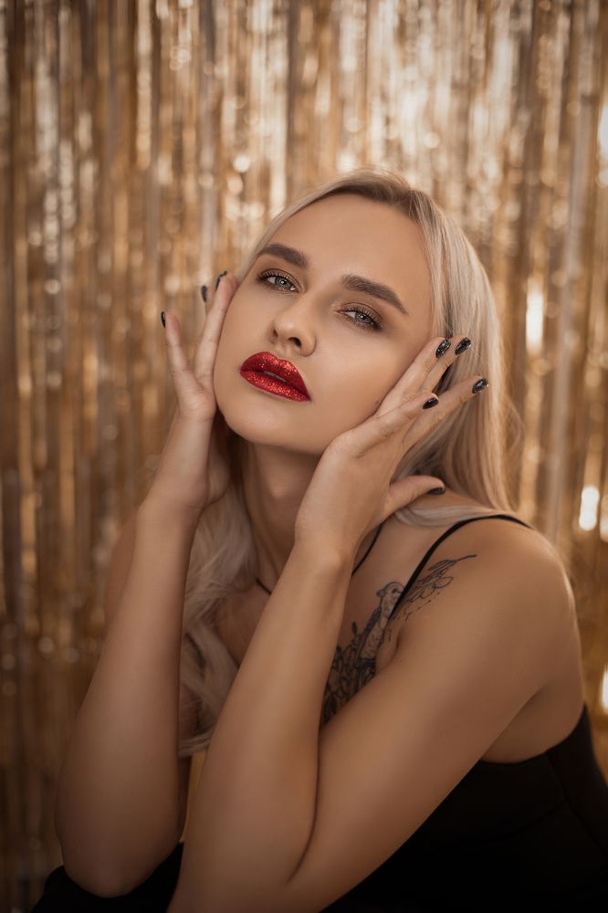 Настроение - красная помада