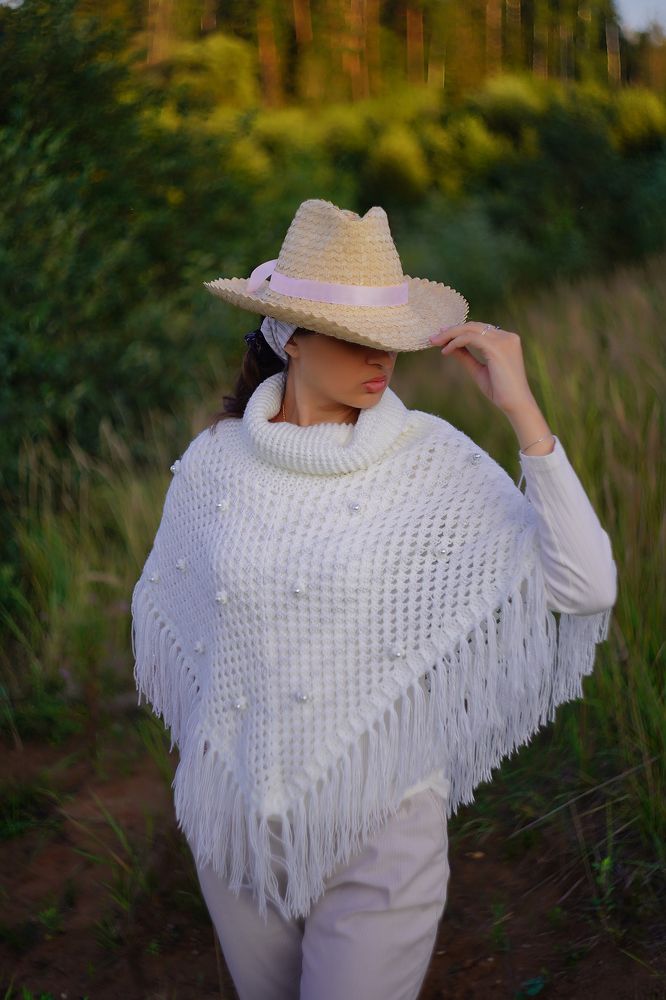 Девушка в белом