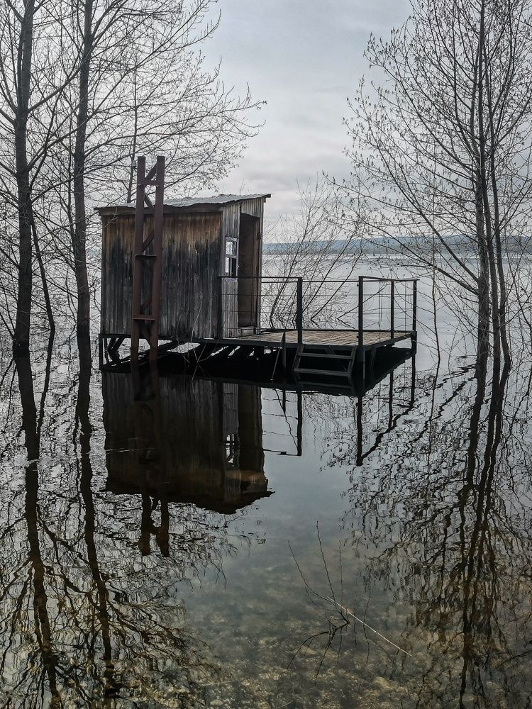 Зеркало реки.