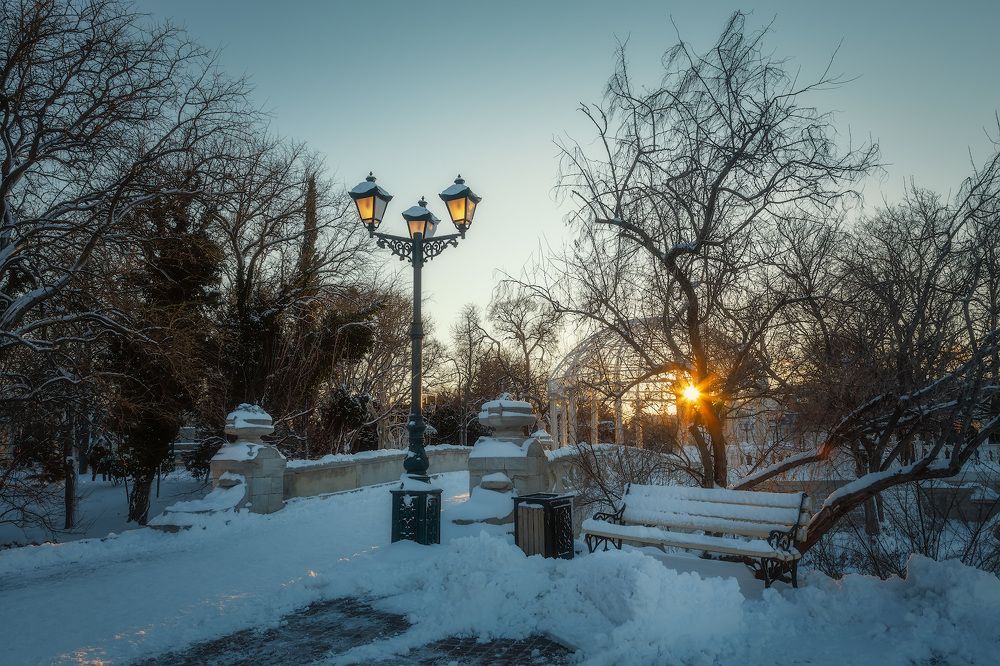 Вечер зажигает фонари...