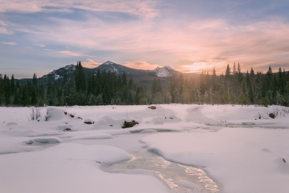 Сгорал закат...