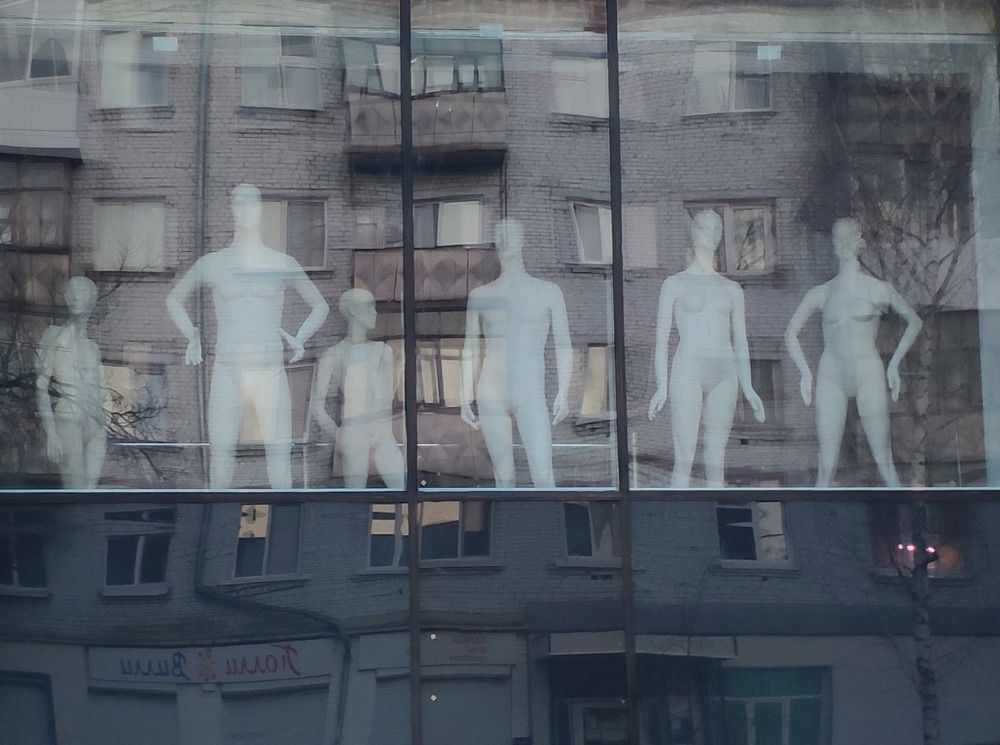 Кто же ты, смотрящий на нас? Кукла?