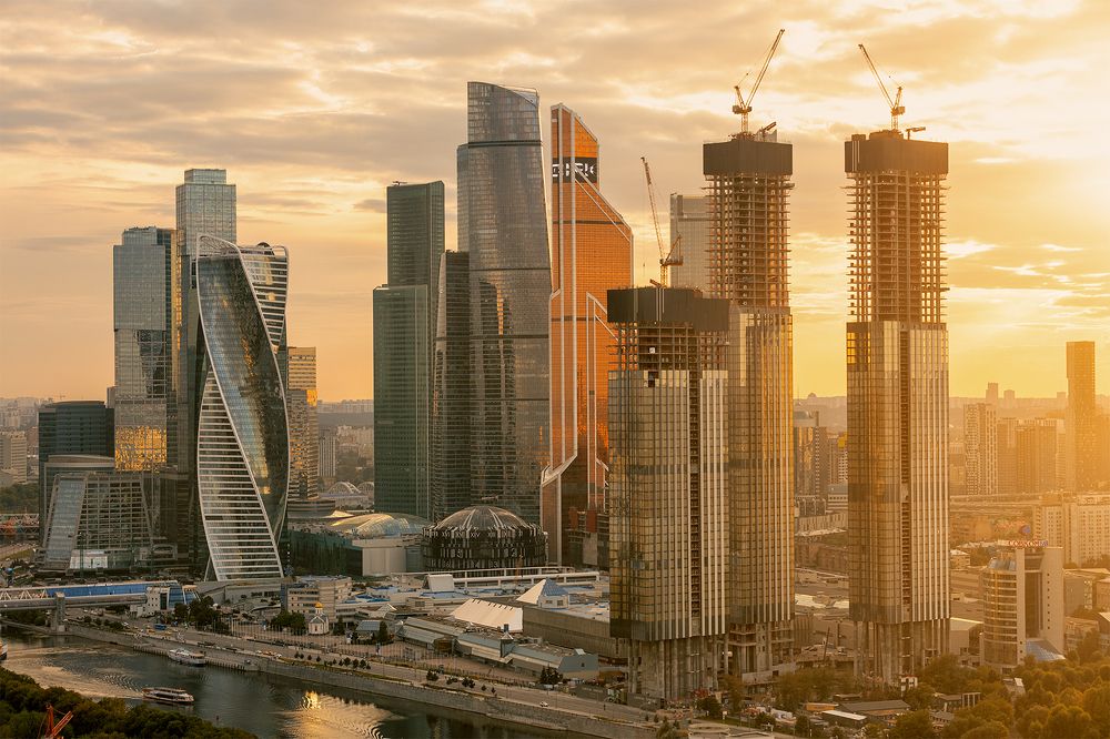 Жаркий закат над Сити