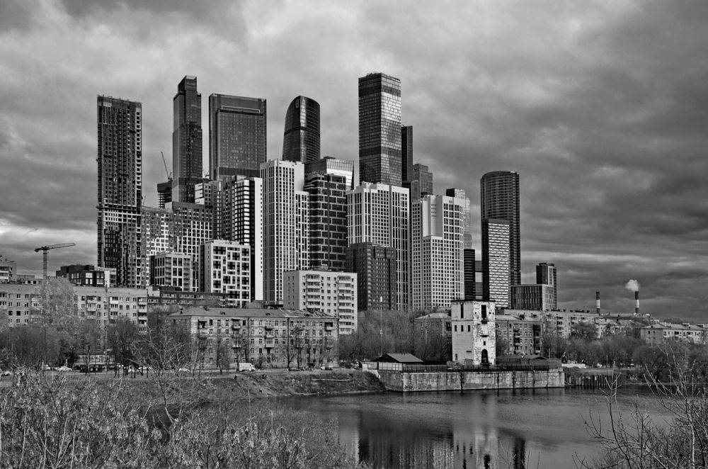 Мегаполис наступает