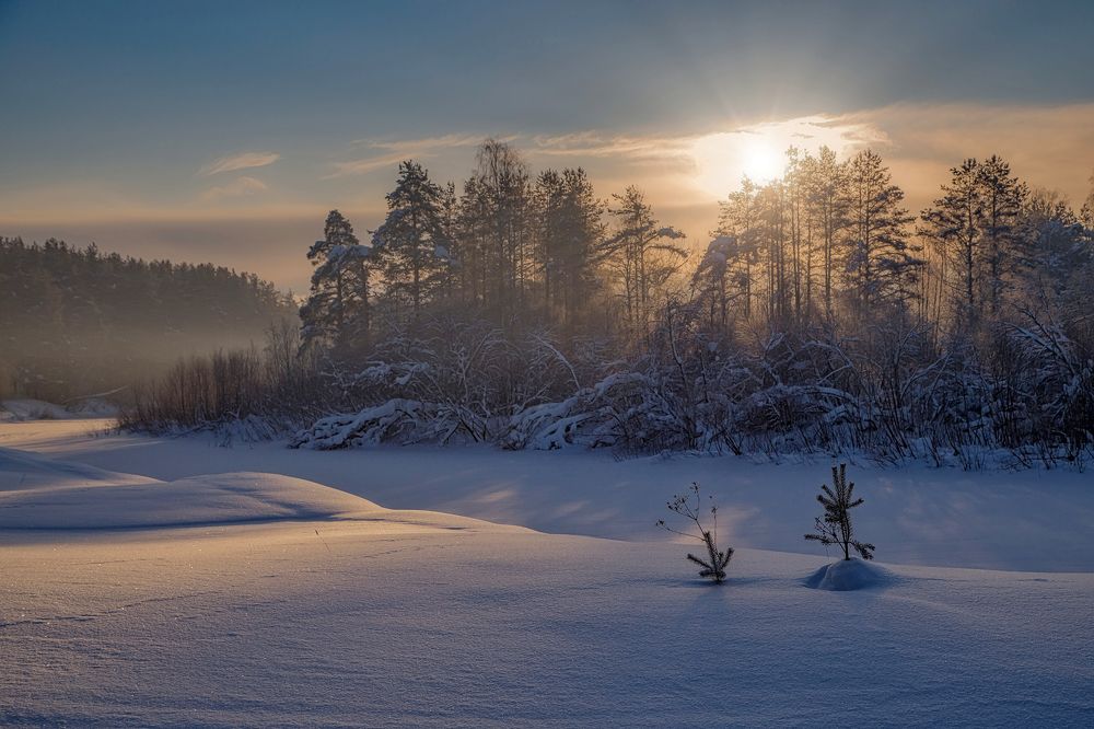 Морозным утром у спящей реки...