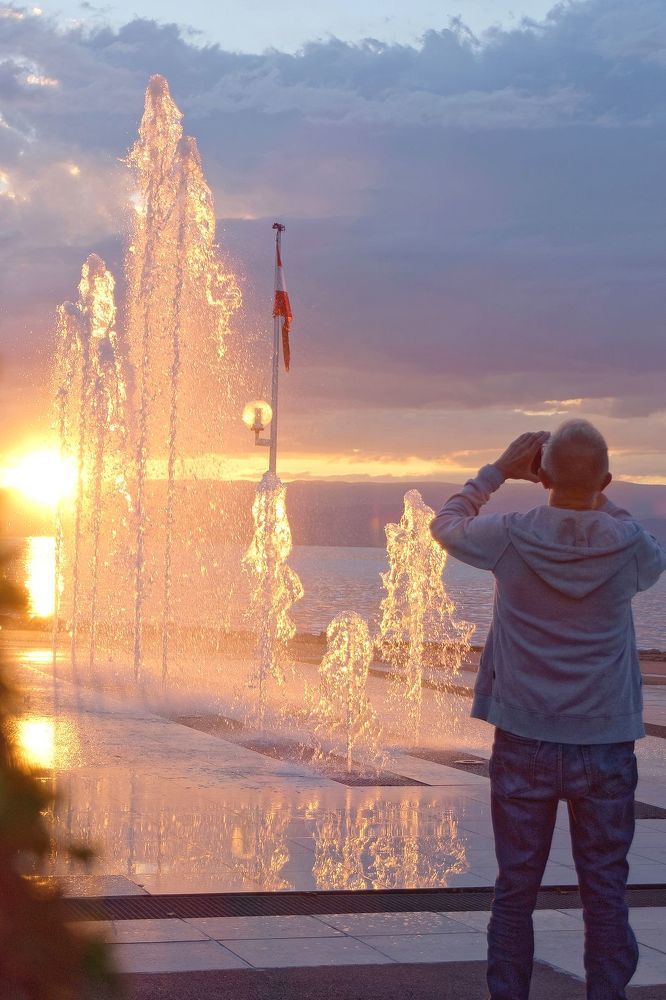 Sunset on musical fountain