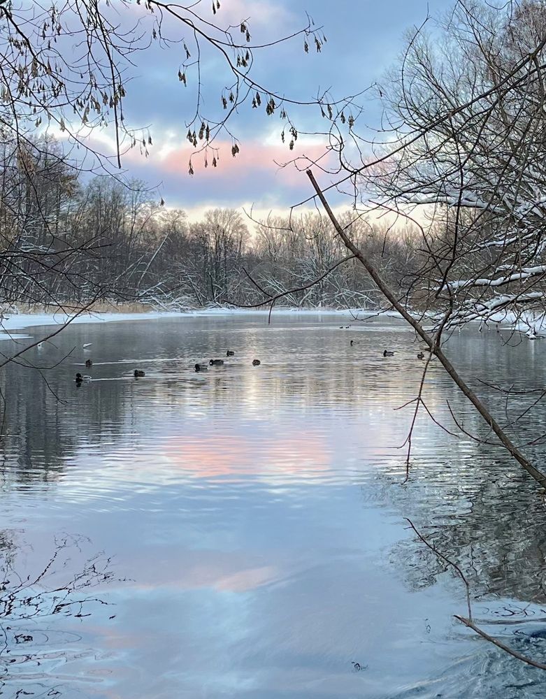 Голубое озеро зимой