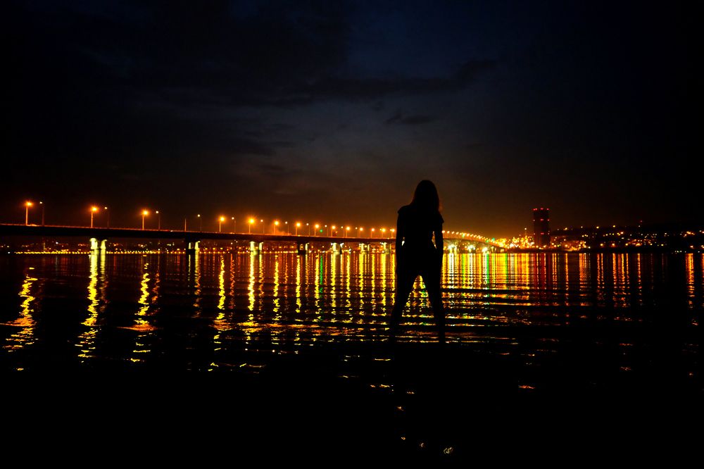 Ночью на городском пляже