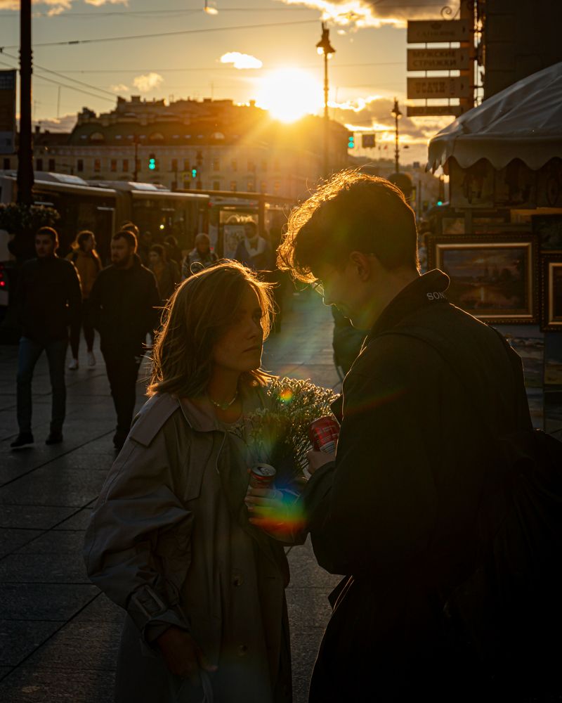 Двое на Невском.