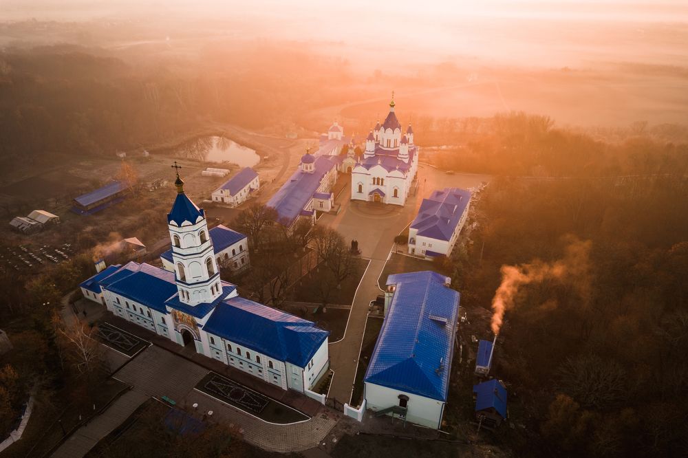 Туманное утро в Монастыре. Foggy morning in the Monastery.