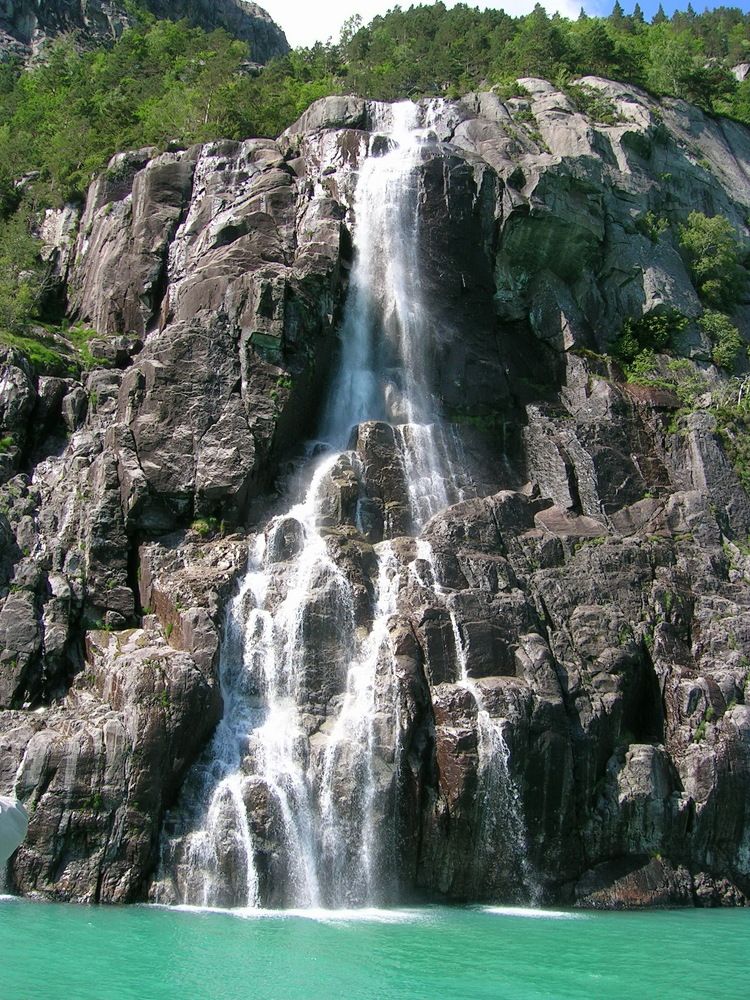 Водопад на норвежских фьордах.