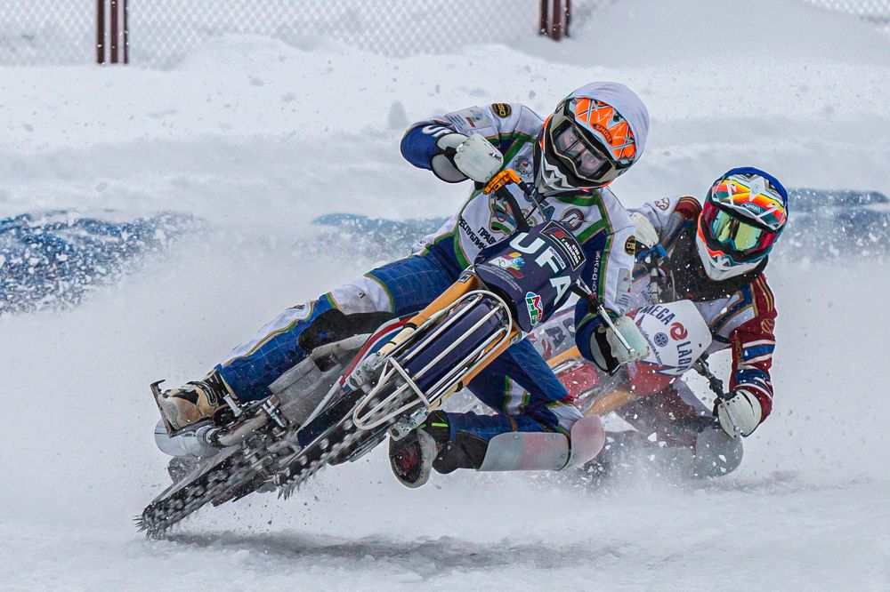 Эти глаза напротив