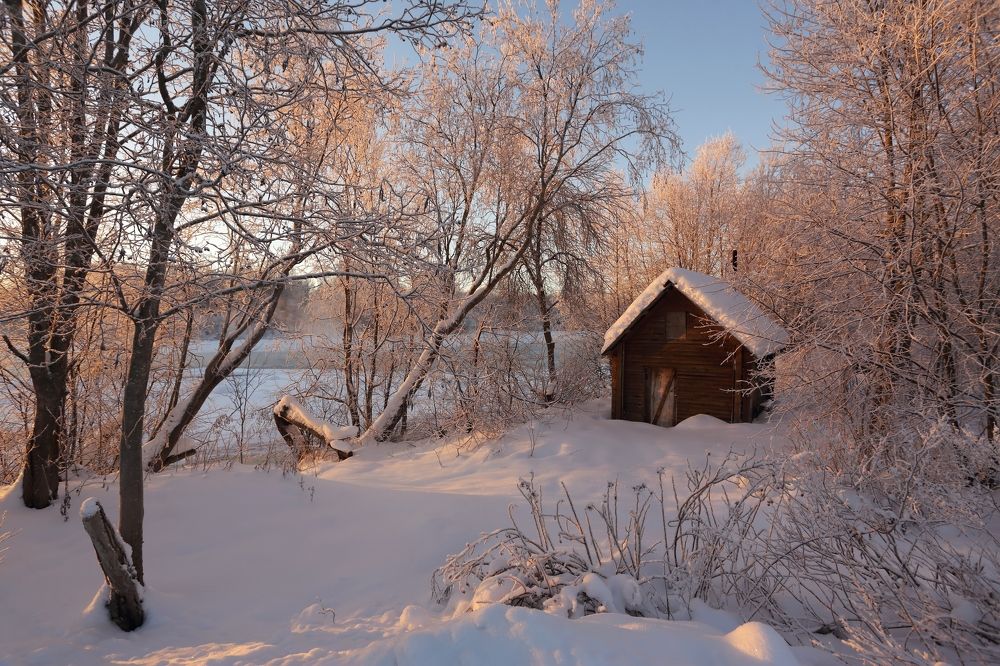 Домик на берегу.