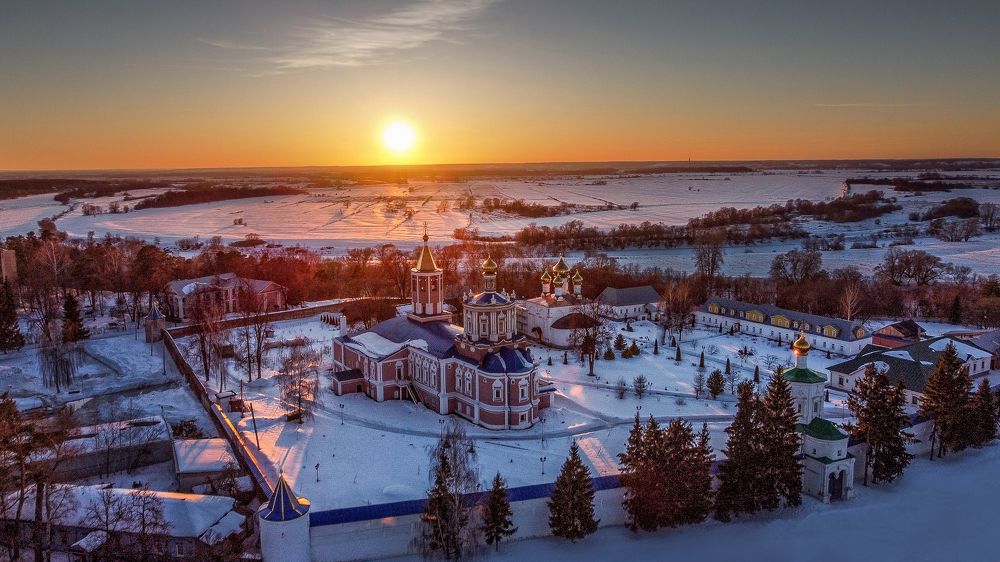 Же́нский монасты́рь