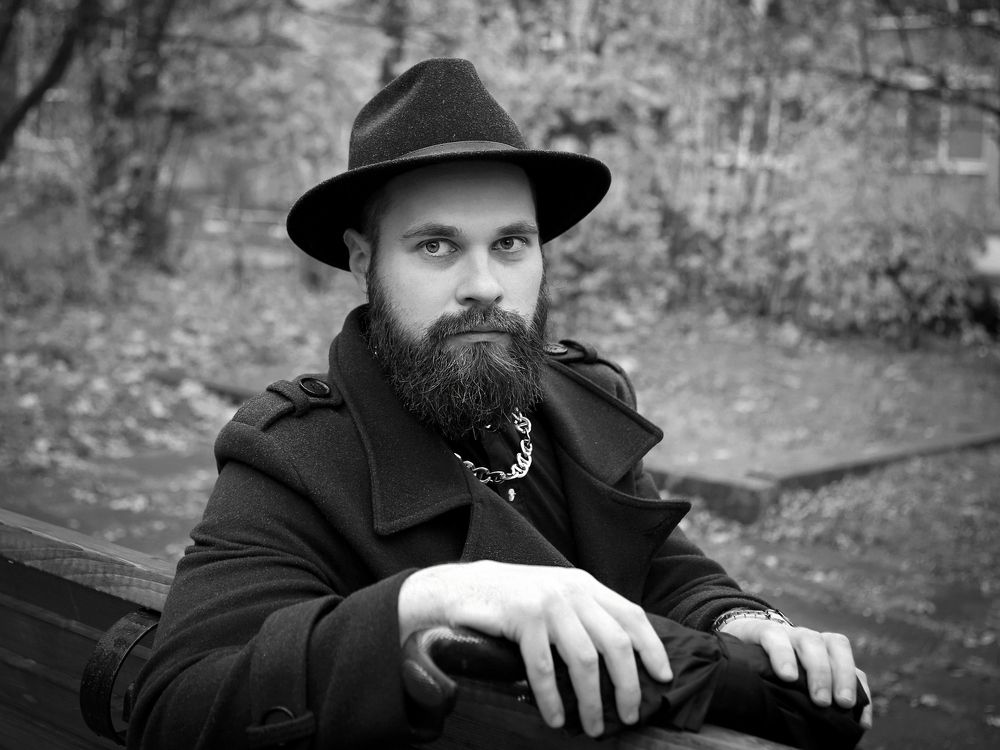 Я помню встречи, расставания.