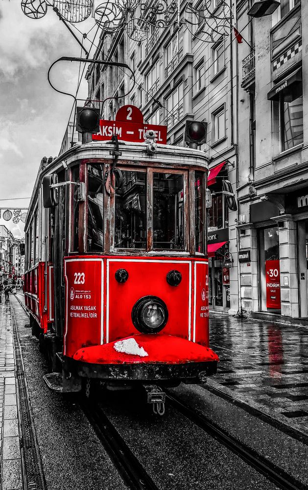 Taksim in red