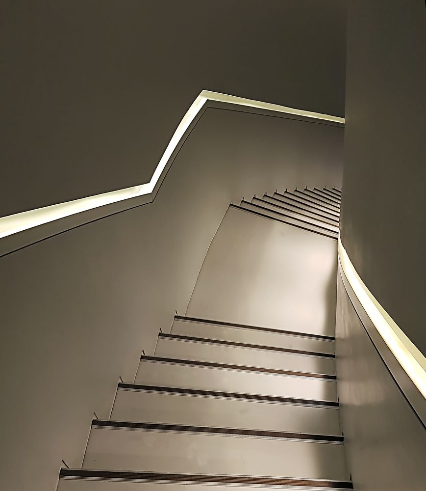 Вверх по лестнице, идущей вниз