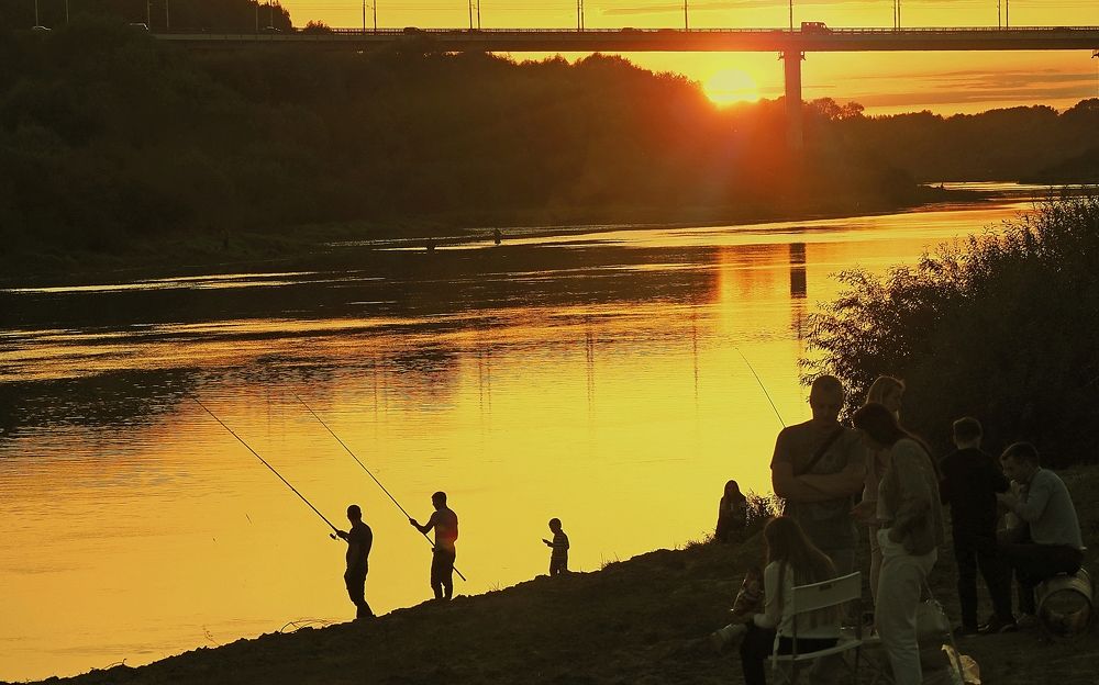 В золотой закат на Оке.