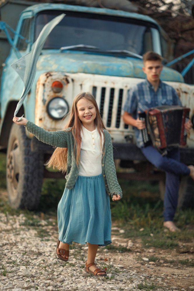 играй, гармонь любимая)