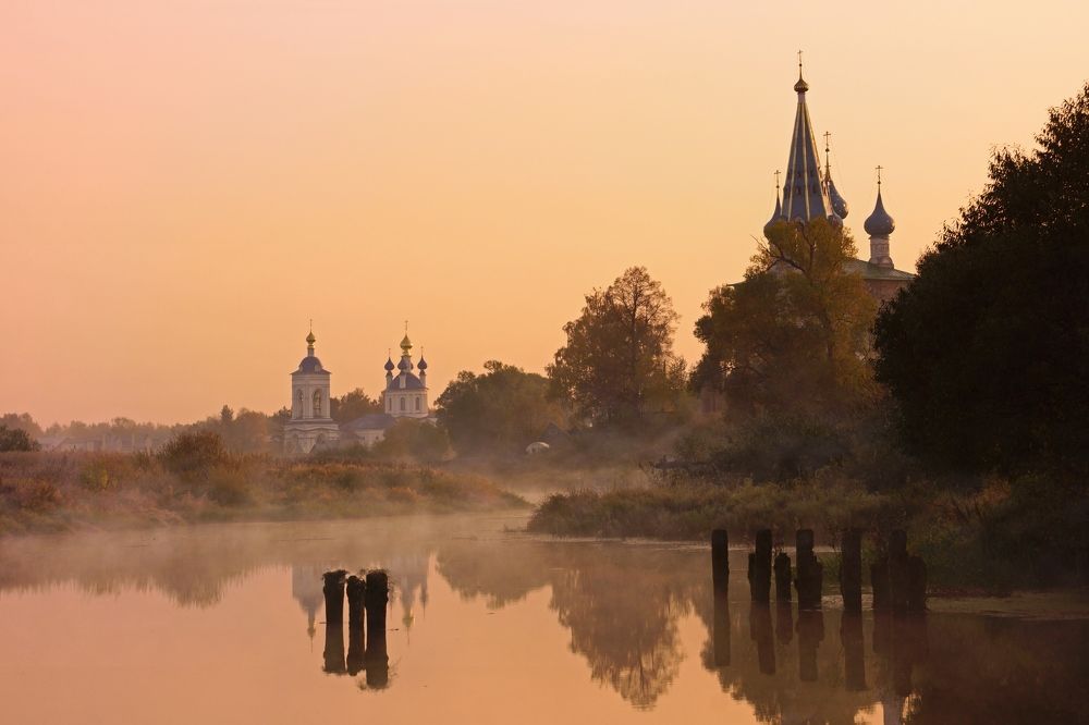 Золотой осени струился свет...