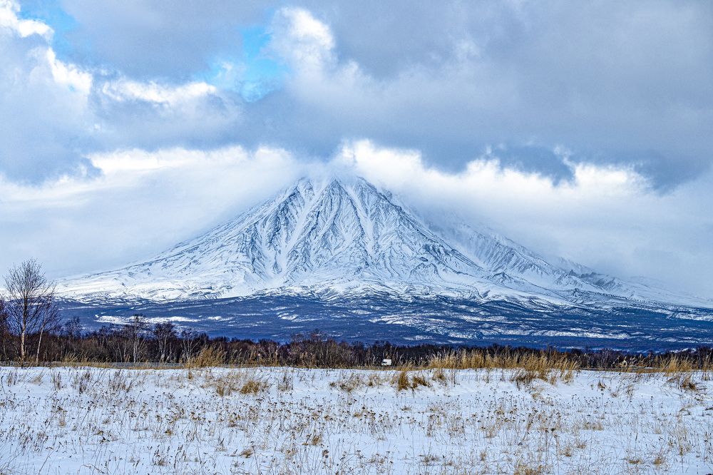 Корякский вулкан дремлет.