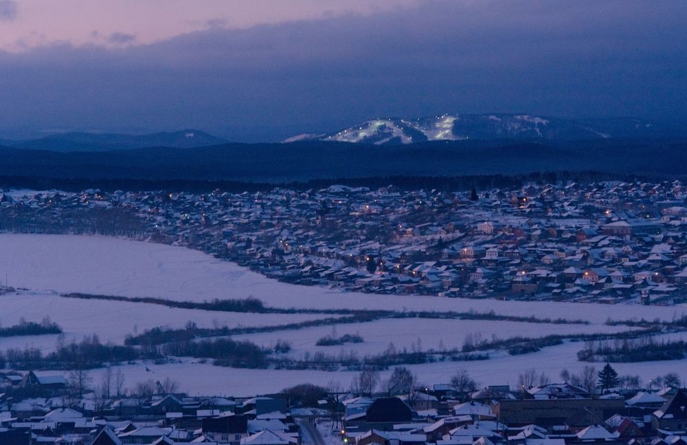 В ночных огнях...