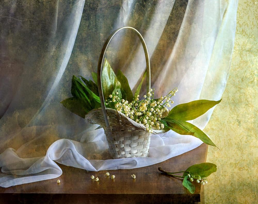 Корзинка с ландышами