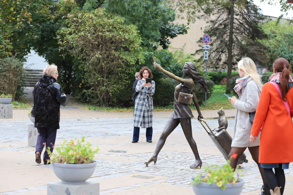 Зеленоградск. Памятник курортнице.