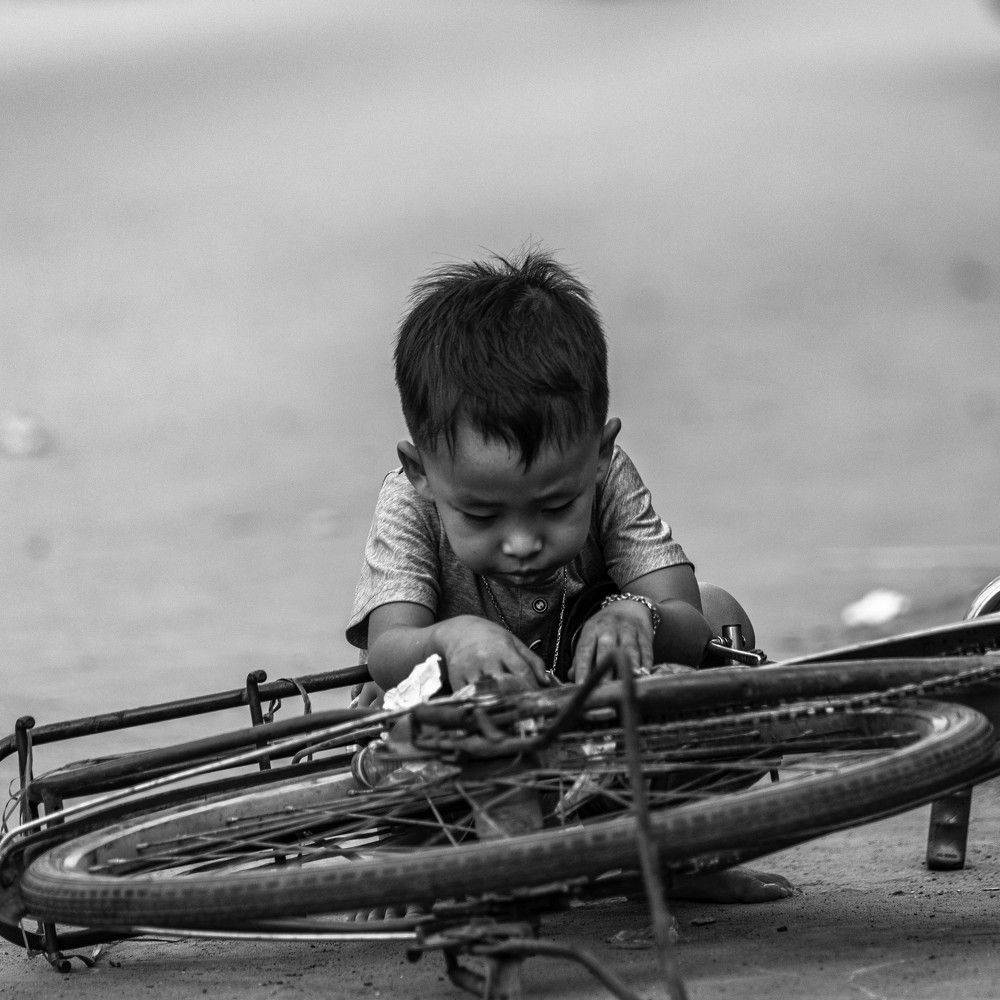 A young mechanic on the streets of Siam Reap / Cambodia