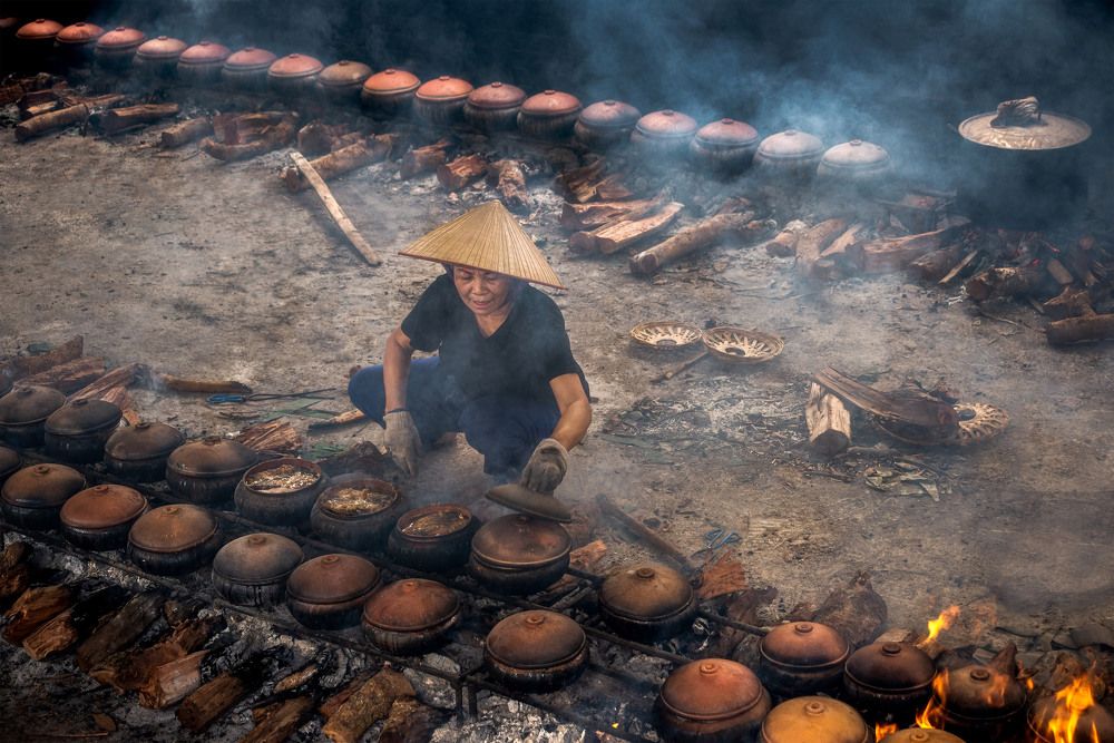 Pots of braised fish