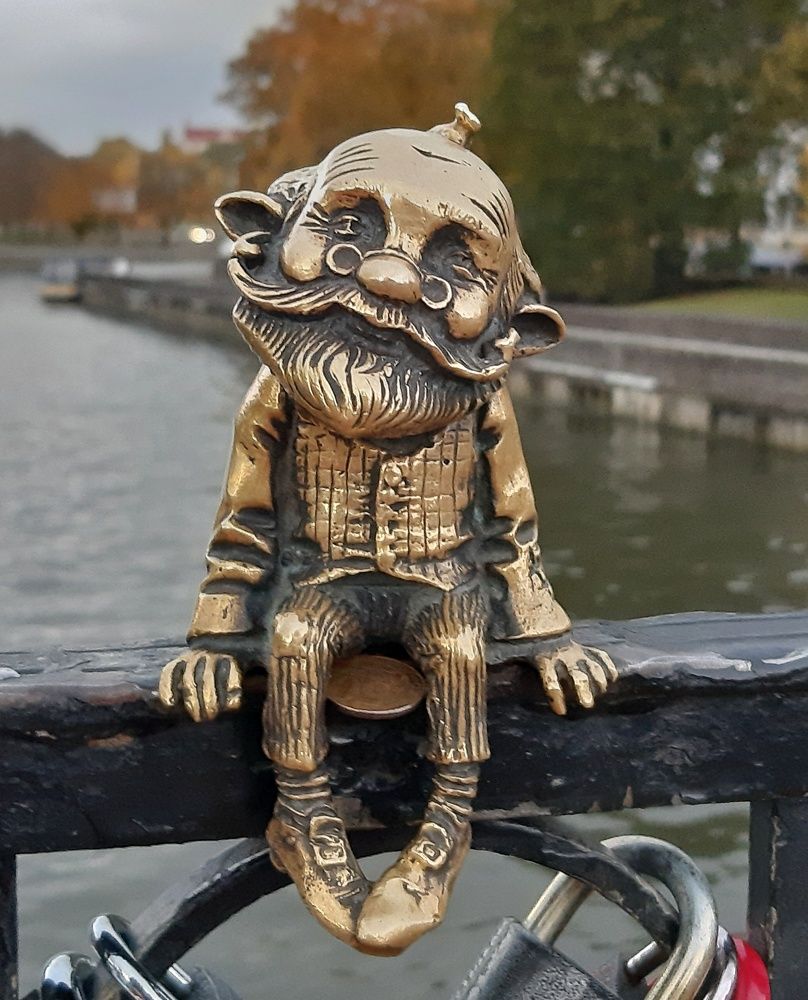 Дедушка Карл.