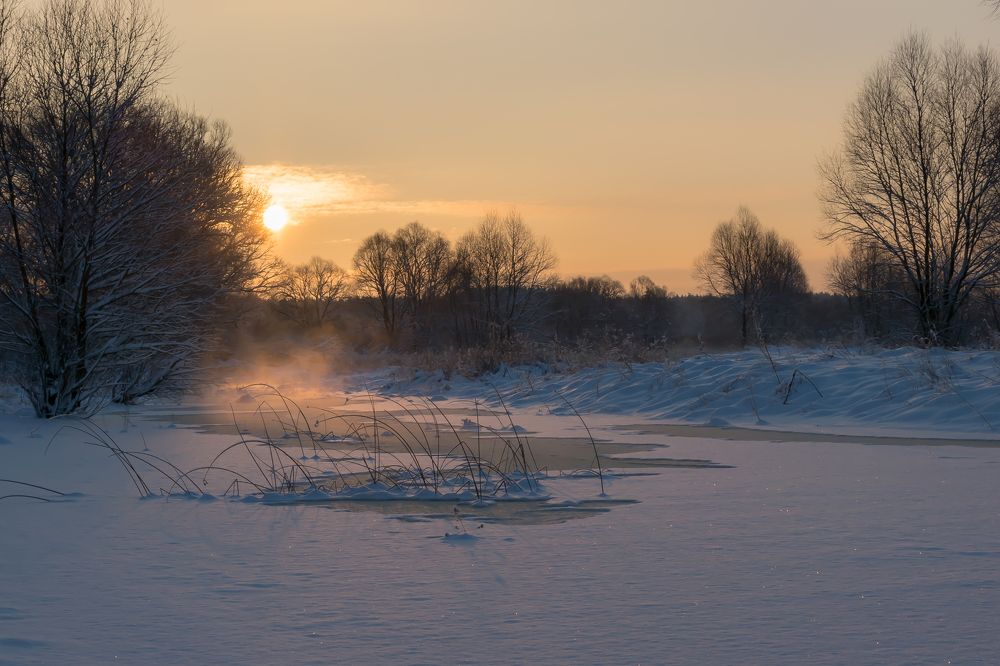 Рассвет у реки
