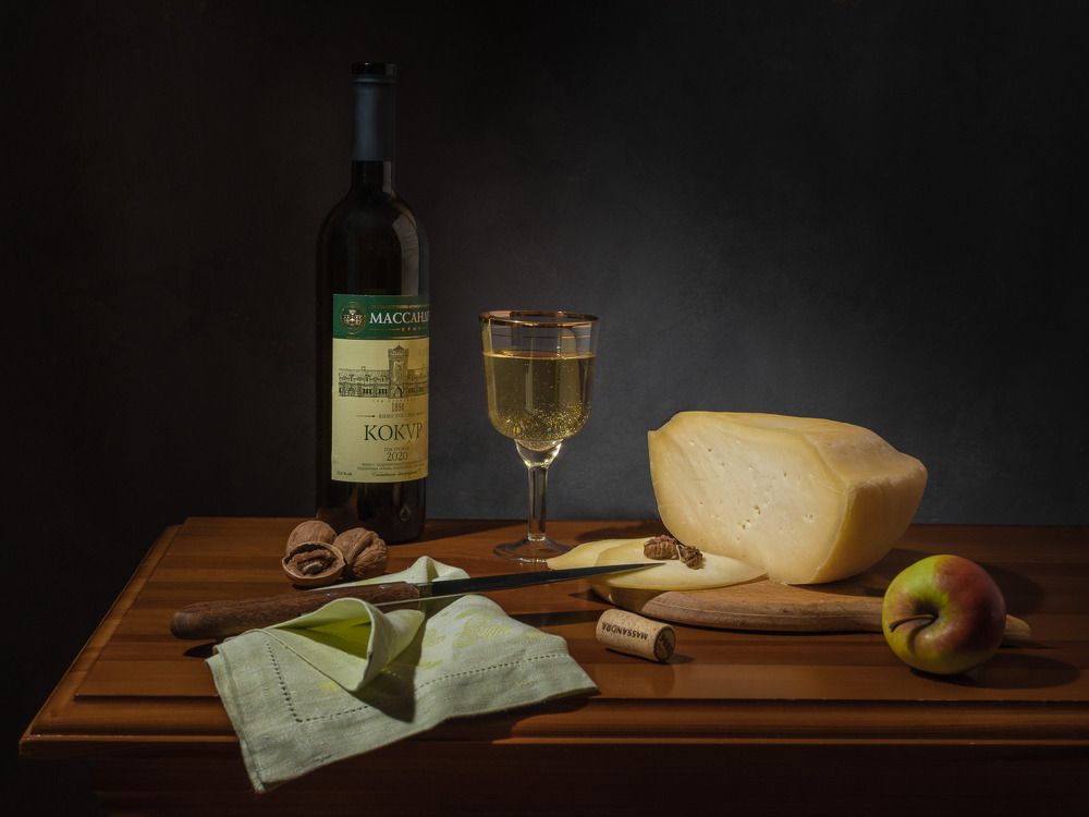 Натюрморт с домашним сыром.