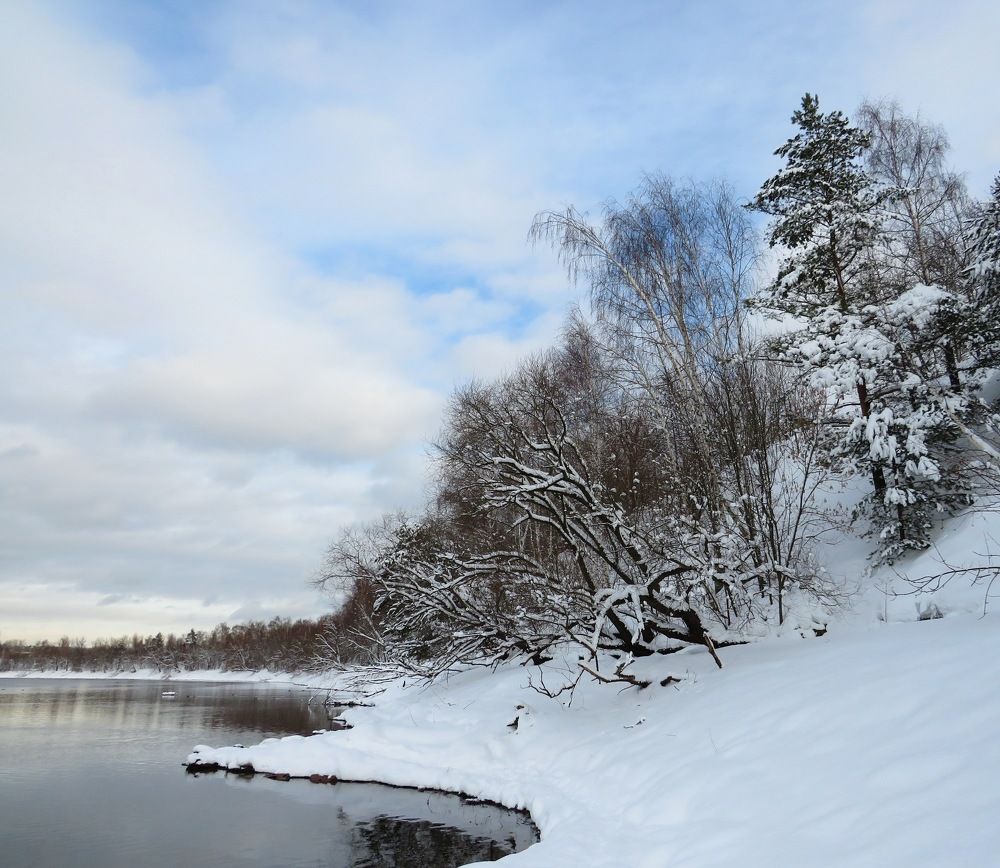 На зимних речных берегах
