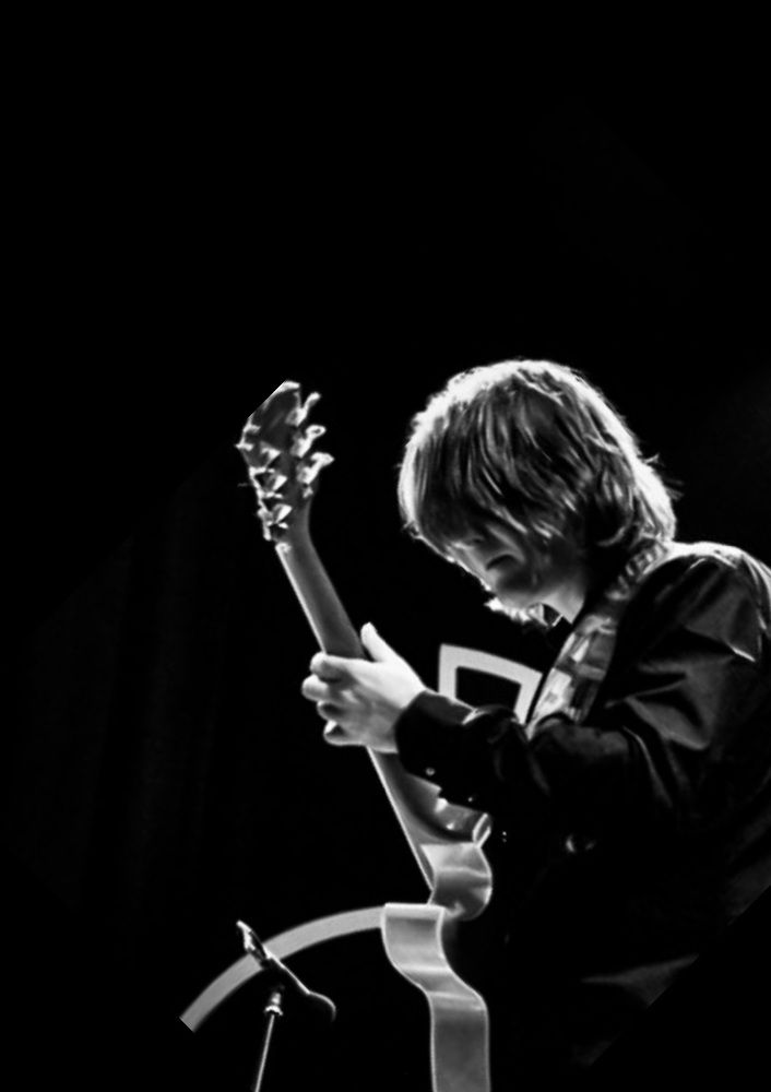 Boi Akih.. left hand player