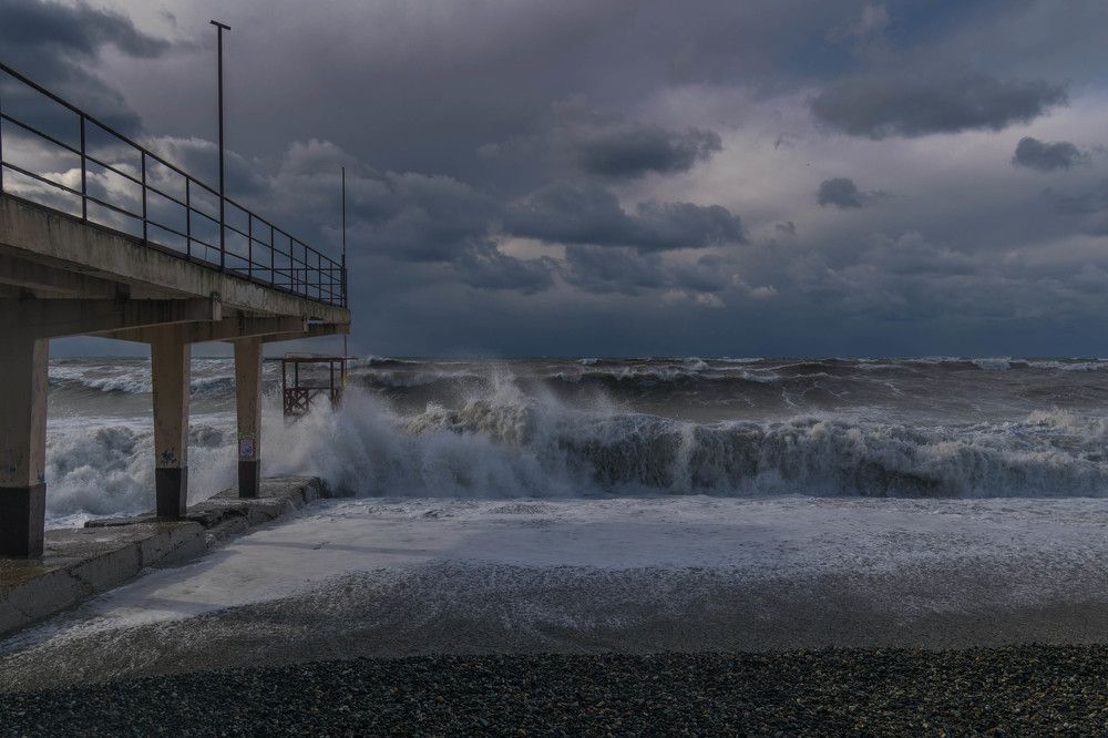 Январское море.