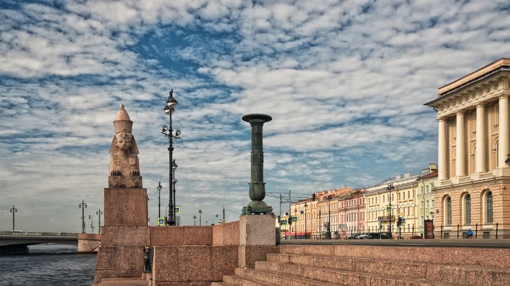 Западный сфинкс на Университетской набережной