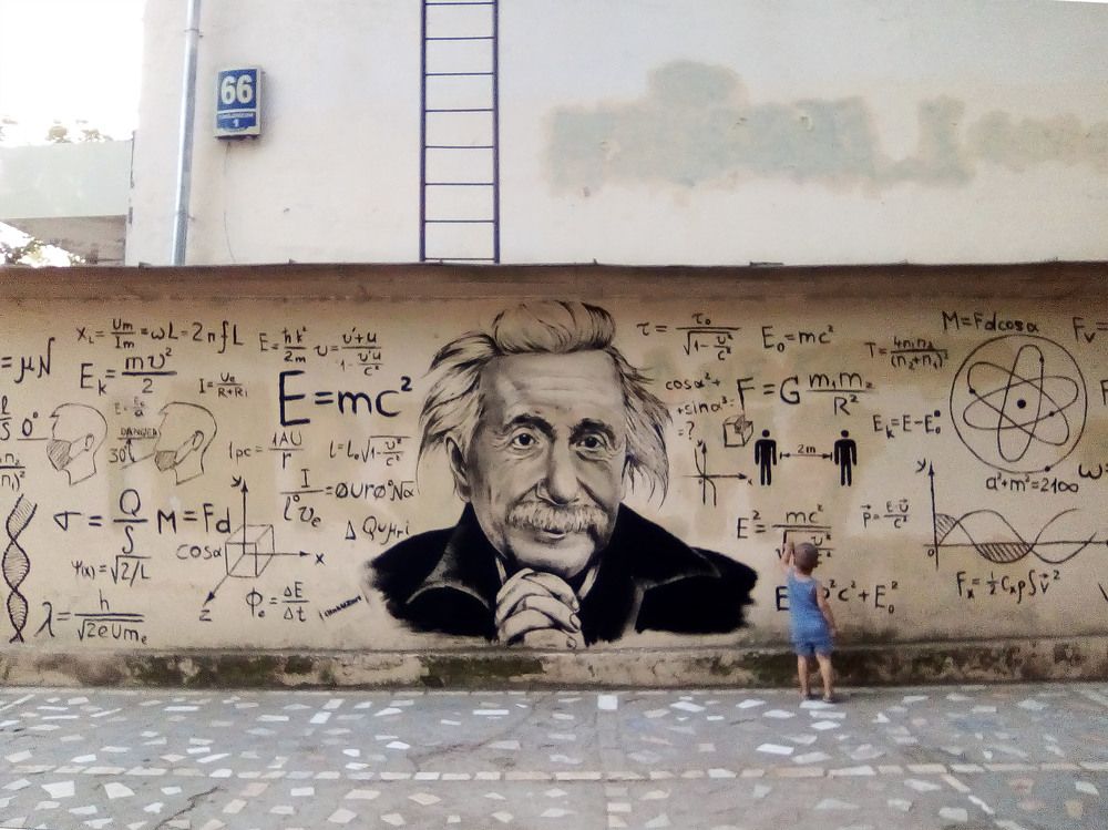 Малыш и Эйнштейн