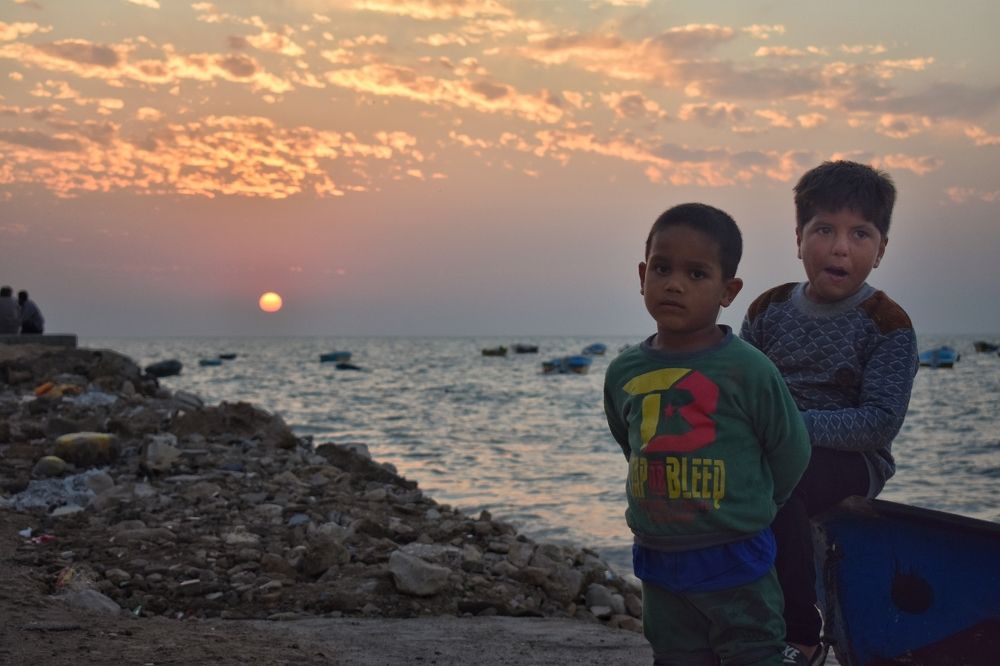 please take a photo of us