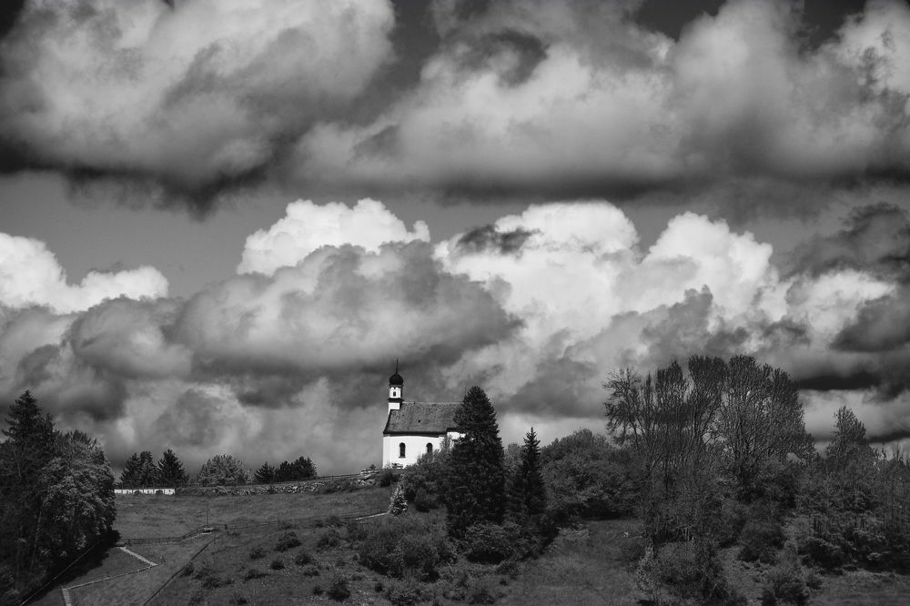 Одинокий монастырь. Баварские Альпы, май 2021.