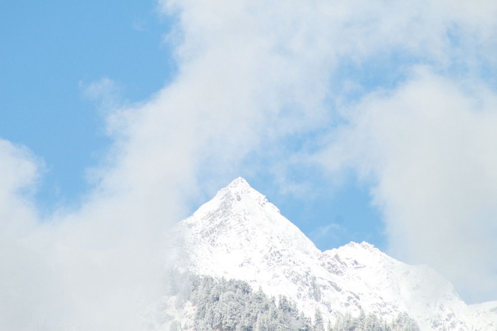 Clouds talking to mighty mountain