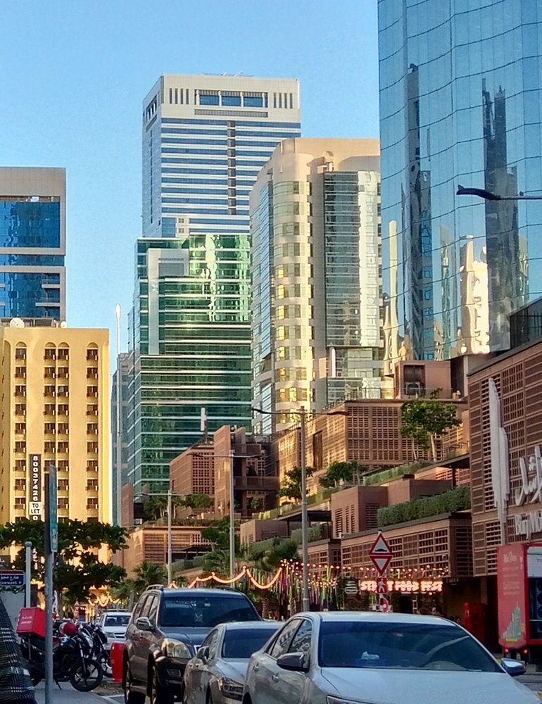 Абу-Даби, центр, вид на торговый центр.