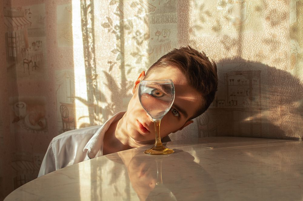 Сквозь стекло