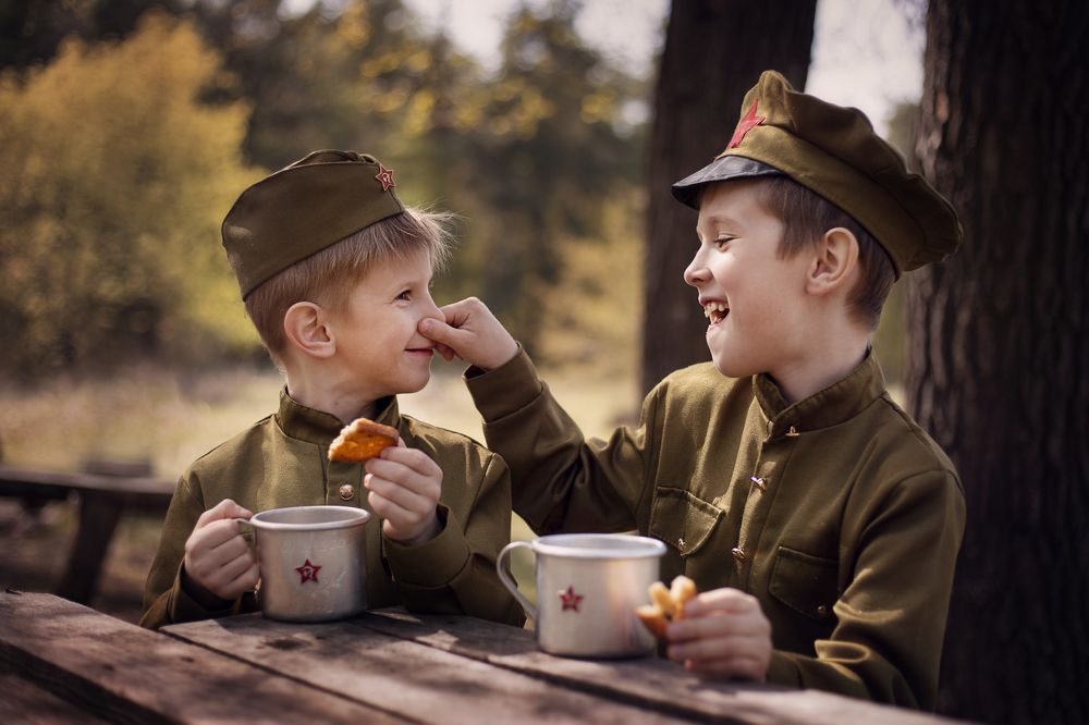 Весёлый друг