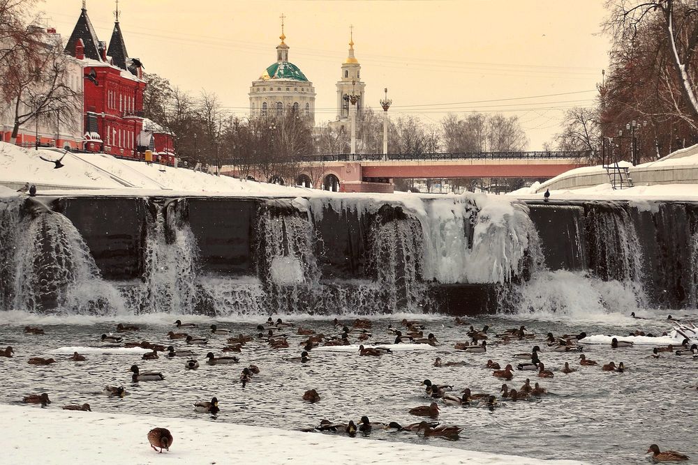Водопад на реке Орлик зимой