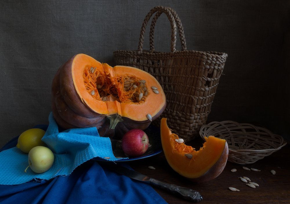 Натюрморт с оранжевой тыквой.